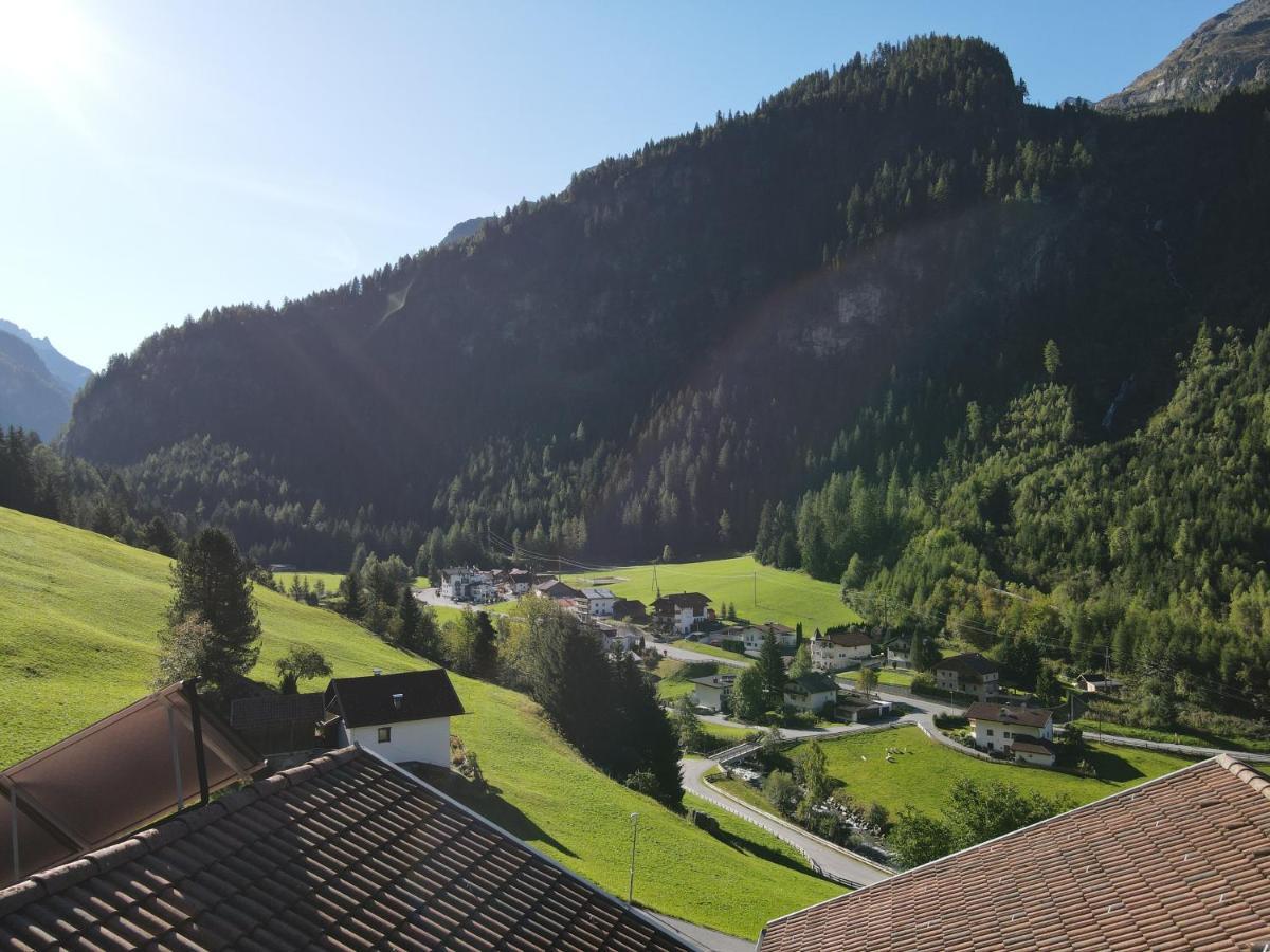 Haus Evelin Apartman Sankt Leonhard im Pitztal Kültér fotó